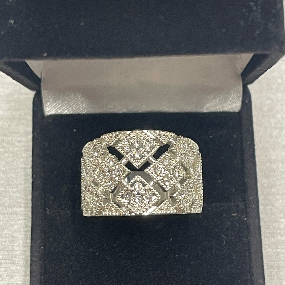 Ladies Fashion Ring